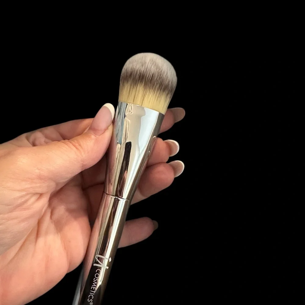 IT Cosmetics Heavenly Luxe paddle brush